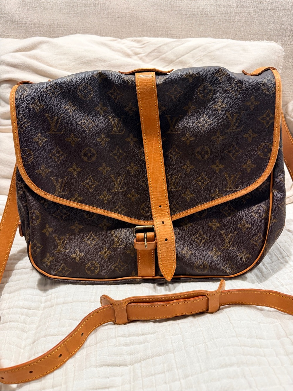 Louis Vuitton Saumur 35 Monogram Canvas Messenger Bag in Brown/Tan